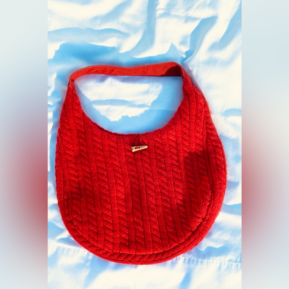 NWOT 100% Lambswool 🌹RED 🌹 Gap Sweater Handbag Cable Knit
Hobo Purse